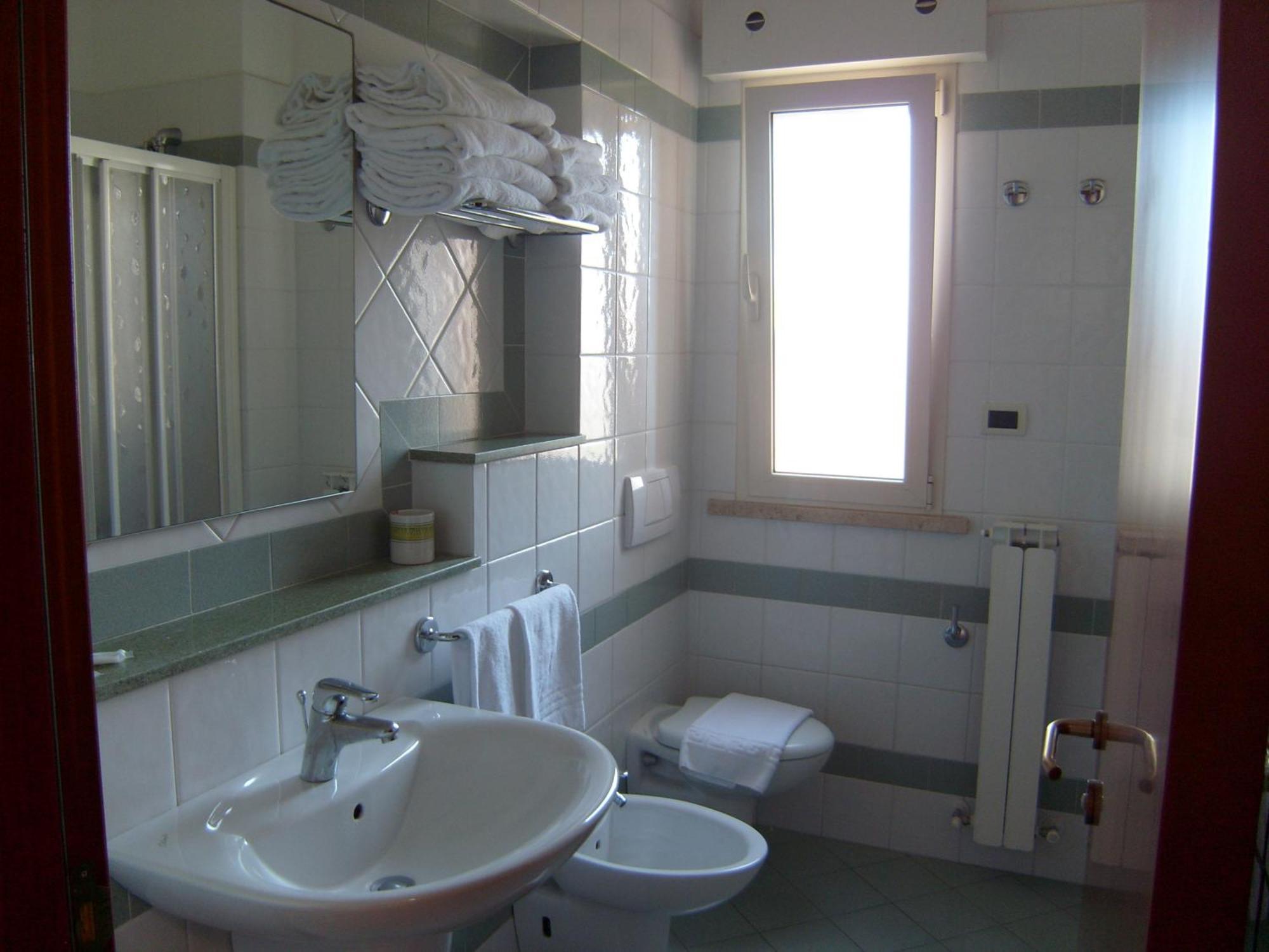 Residence Torre Del Mar Alba Adriatica Phòng bức ảnh